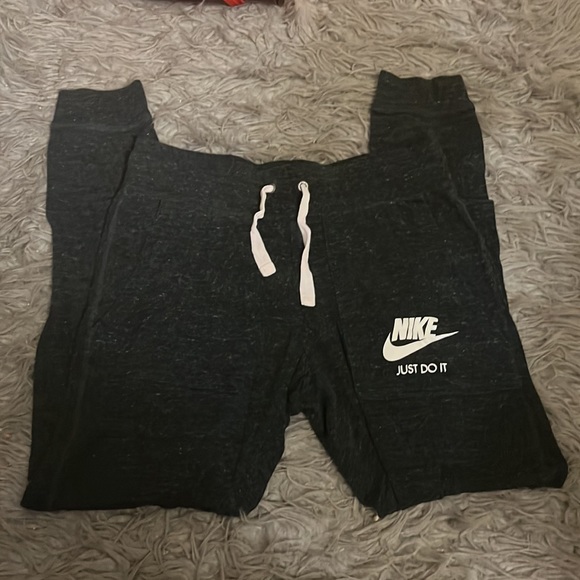 Nike Joggers - Picture 4 of 6